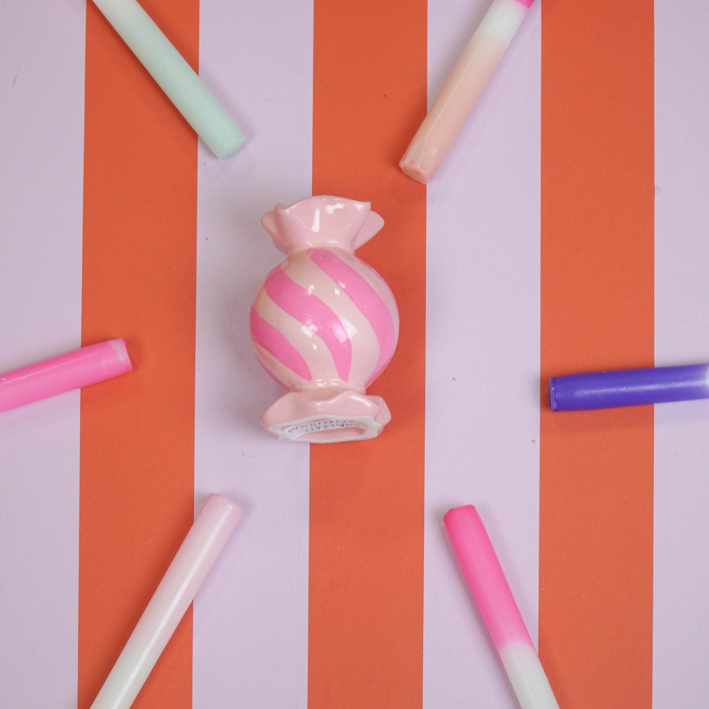 Kandelaar - Ronde toffee - Pink/ neon -8,5x8,5x13 cm